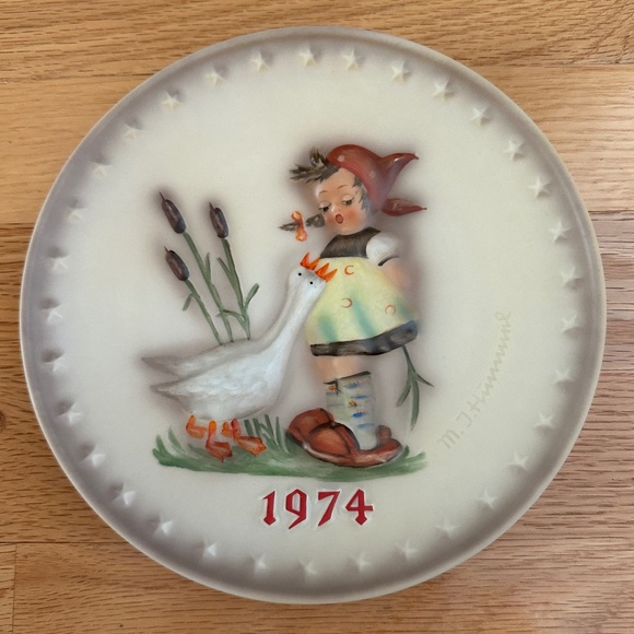 1974 Annual Hummel Plate MJ Hummel Girl with Geese and Box - Picture 1 of 12